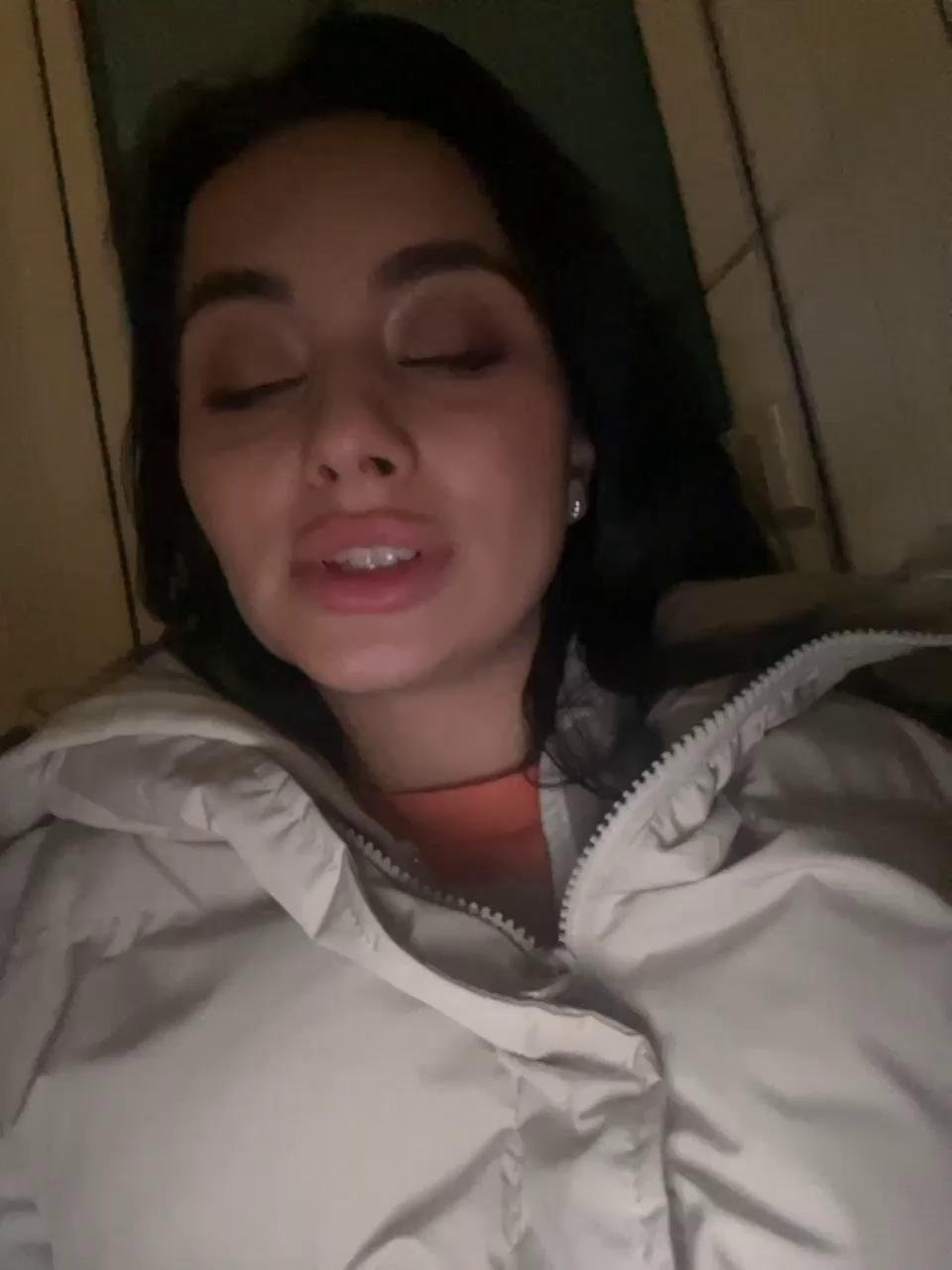 -Bombshell-Bongacams Porn Cam 2024-01-21