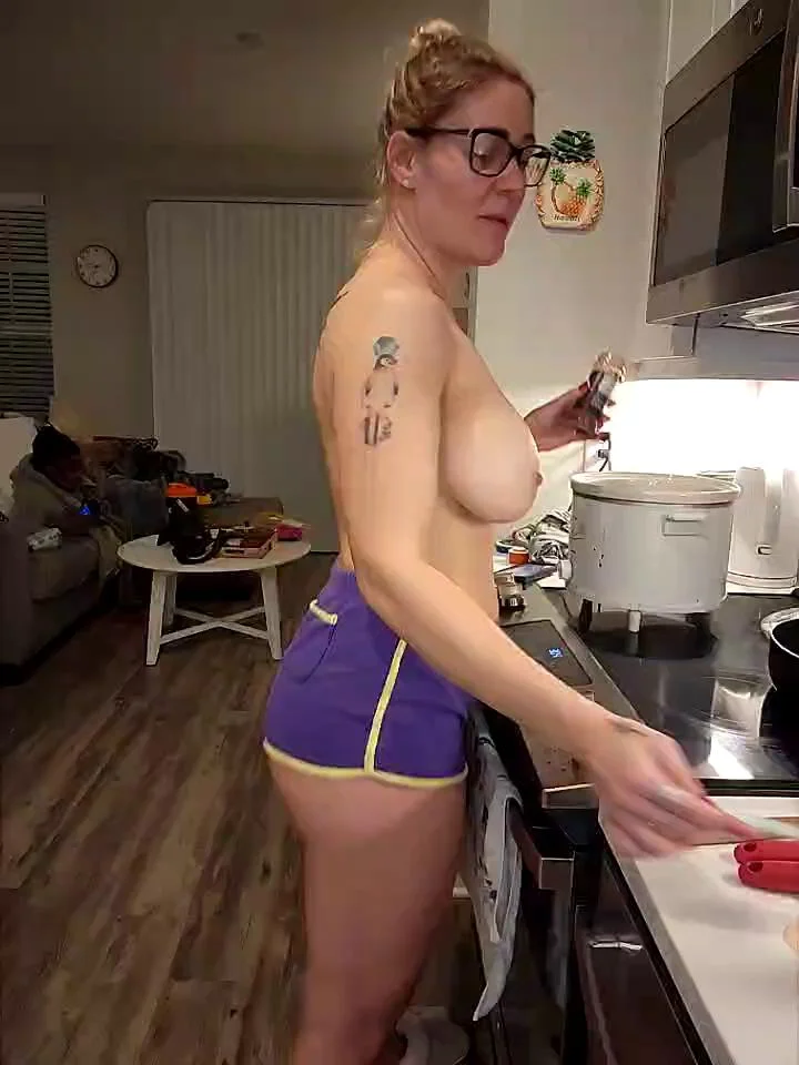 HollyTattooStripchat Porn Cam 2023-12-30