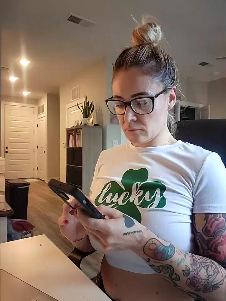 HollyTattooStripchat Porn Cam 2024-01-09