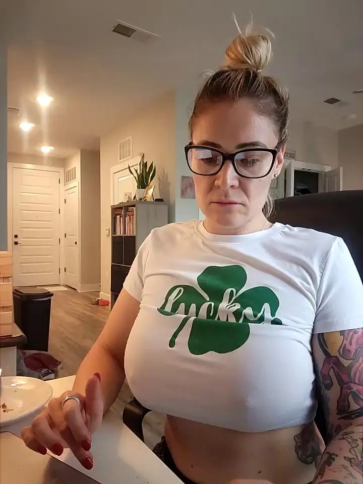 HollyTattooStripchat Porn Cam 2024-01-09