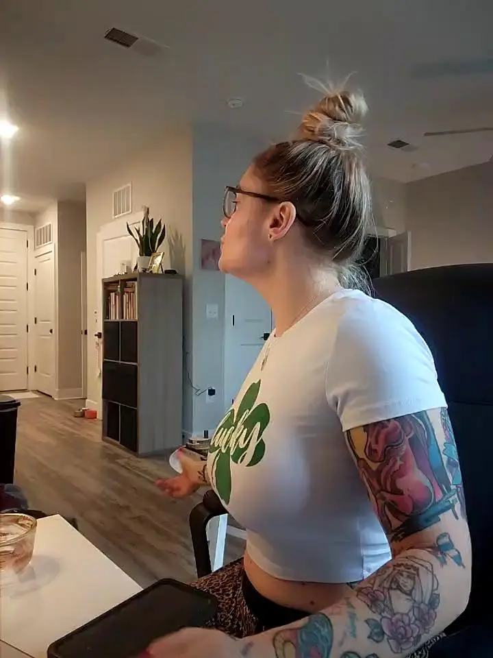 HollyTattooStripchat Porn Cam 2024-01-09