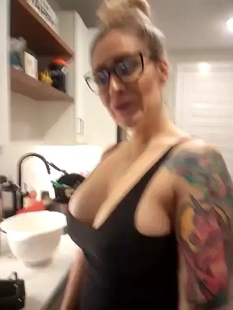 HollyTattooStripchat Porn Cam 2024-02-03