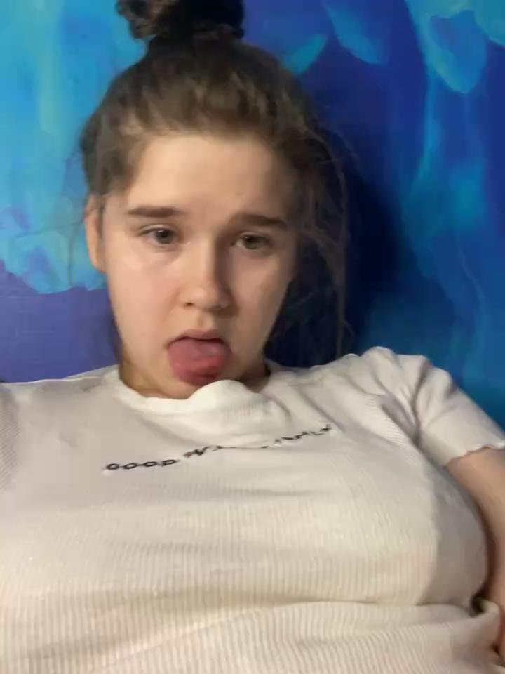 HornyGirlHStripchat Porn Cam 2023-12-09
