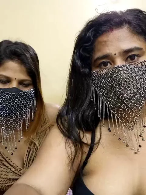 Indian_hotmilfsStripchat Porn Cam 2023-10-02
