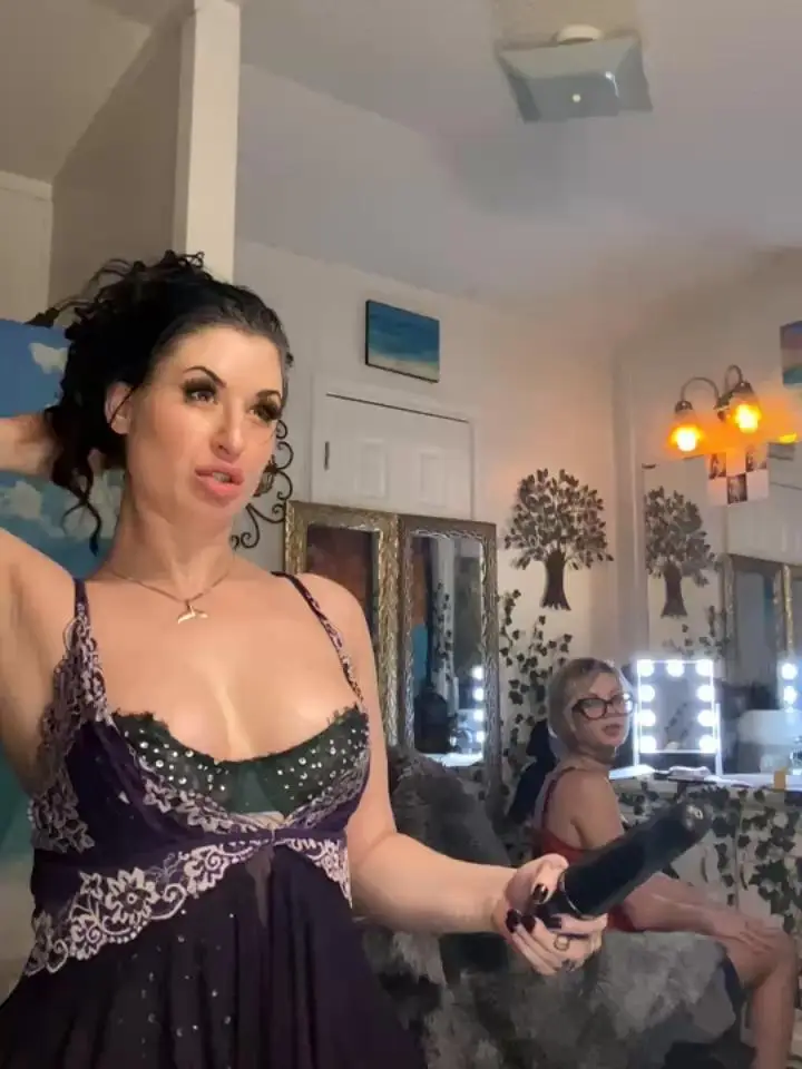 LyricvoxStripchat Porn Cam 2023-12-25