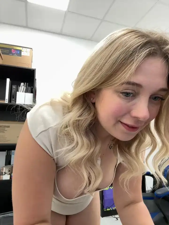 CherryAuroraaStripchat Porn Cam 2024-06-08