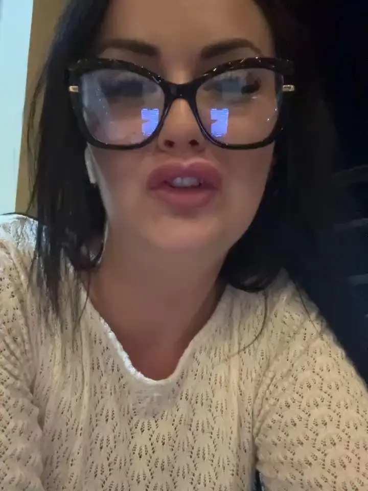 Young_hot_momStripchat Porn Cam 2024-06-18