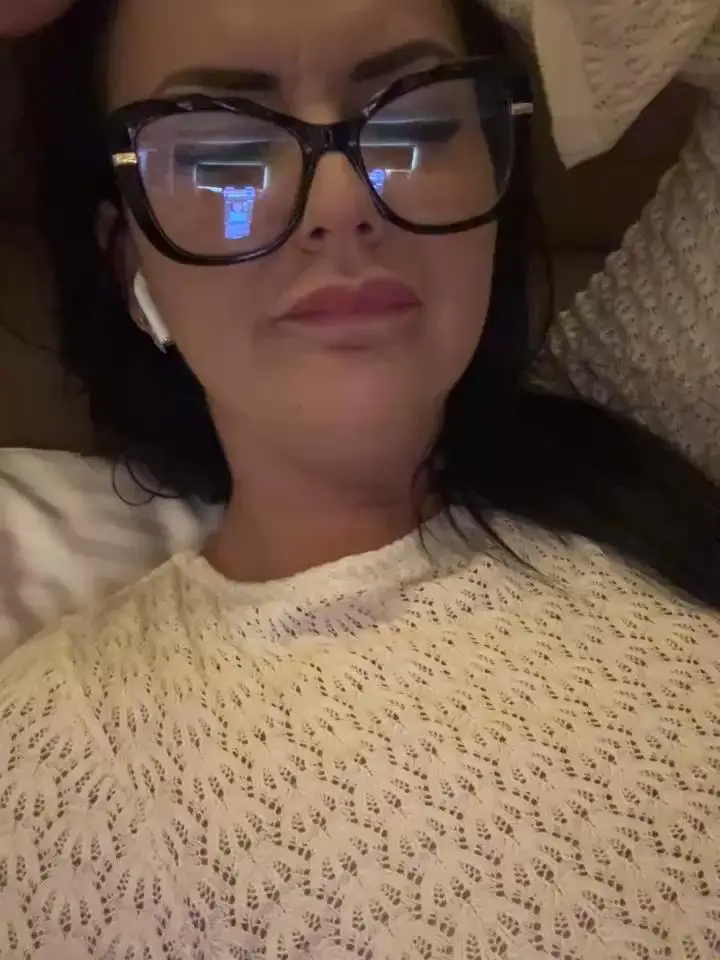 Young_hot_momStripchat Porn Cam 2024-06-18