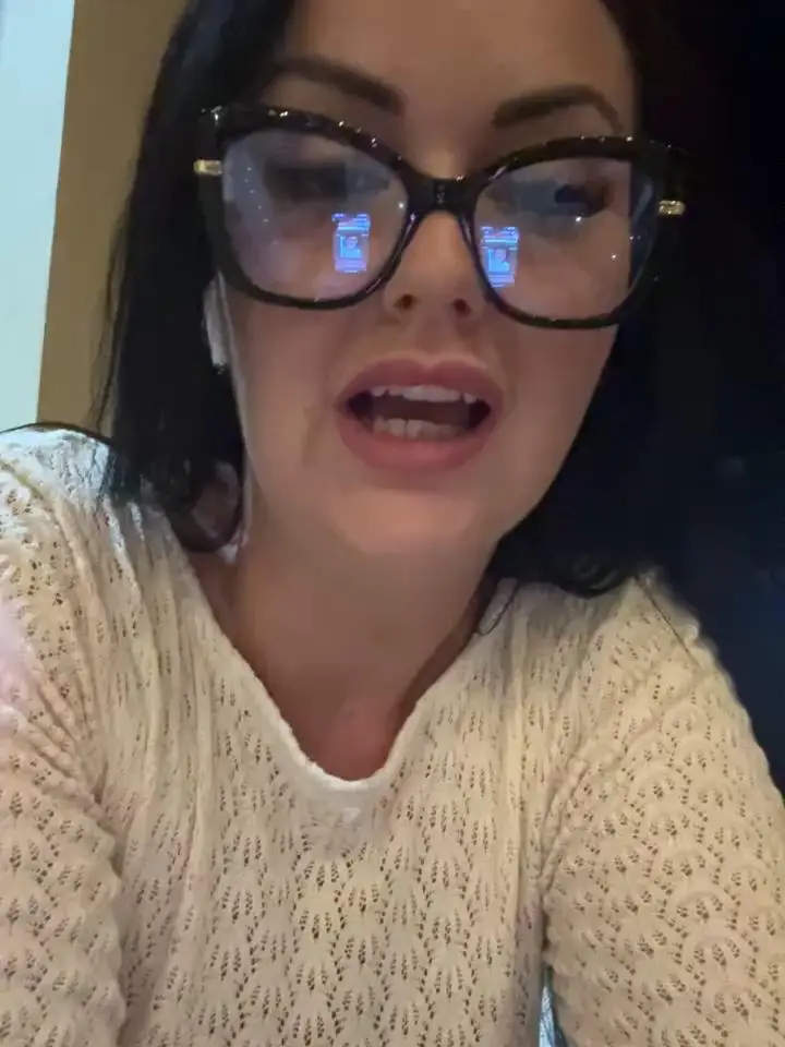 Young_hot_momStripchat Porn Cam 2024-06-18