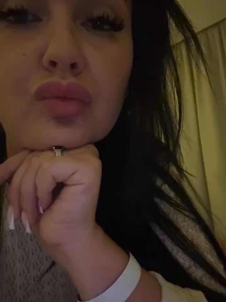 Young_hot_momStripchat Porn Cam 2024-06-18