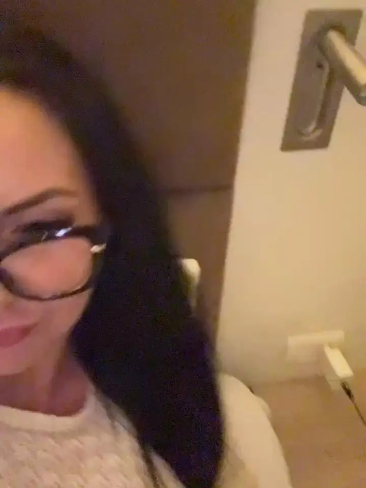 Young_hot_momStripchat Porn Cam 2024-06-18