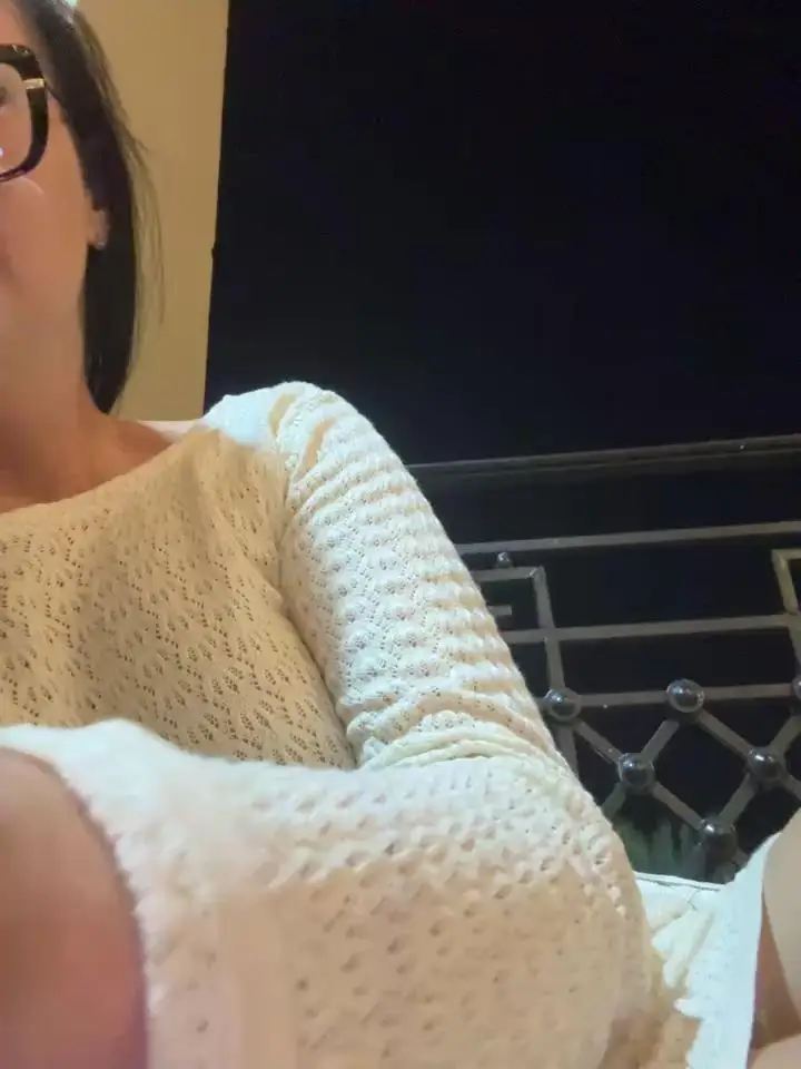 Young_hot_momStripchat Porn Cam 2024-06-18