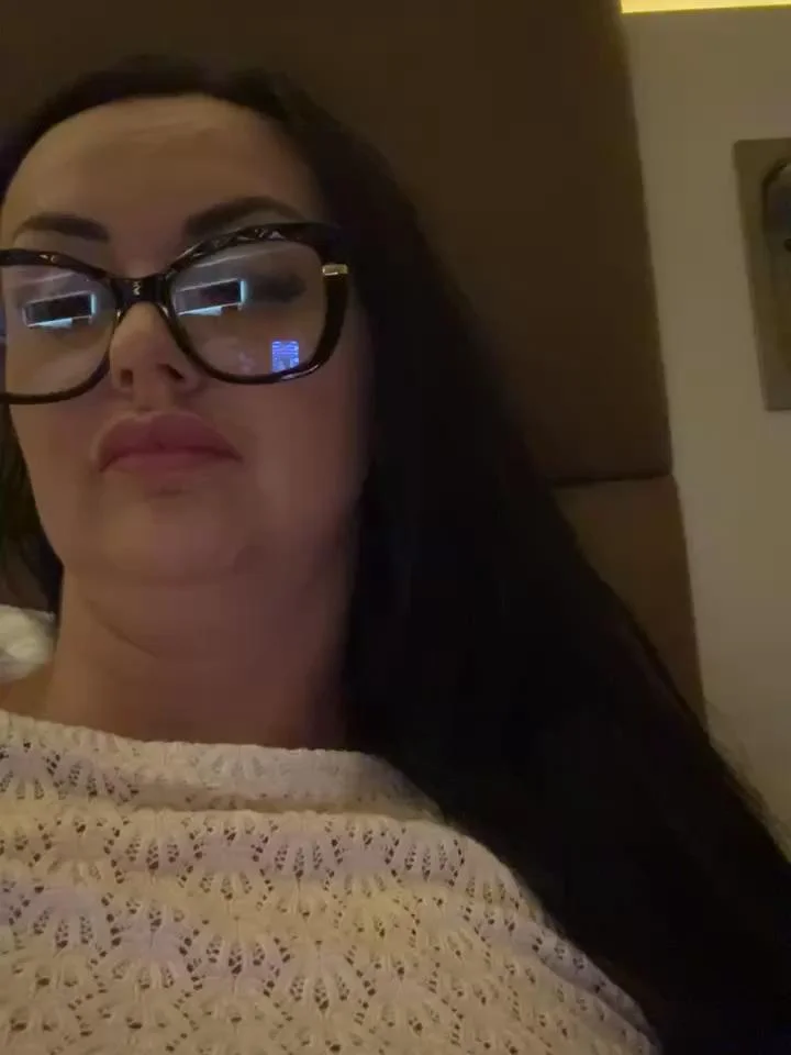 Young_hot_momStripchat Porn Cam 2024-06-18