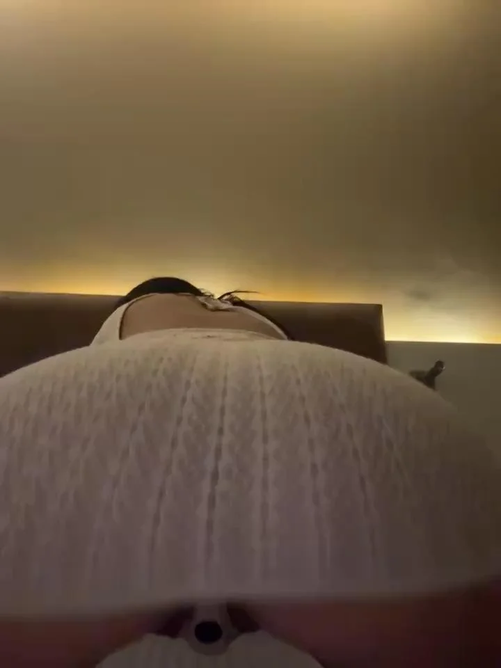Young_hot_momStripchat Porn Cam 2024-06-18