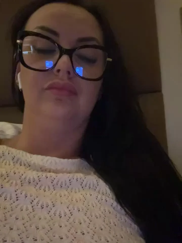 Young_hot_momStripchat Porn Cam 2024-06-18