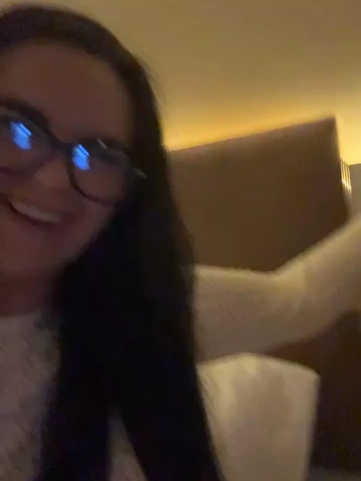 Young_hot_momStripchat Porn Cam 2024-06-18