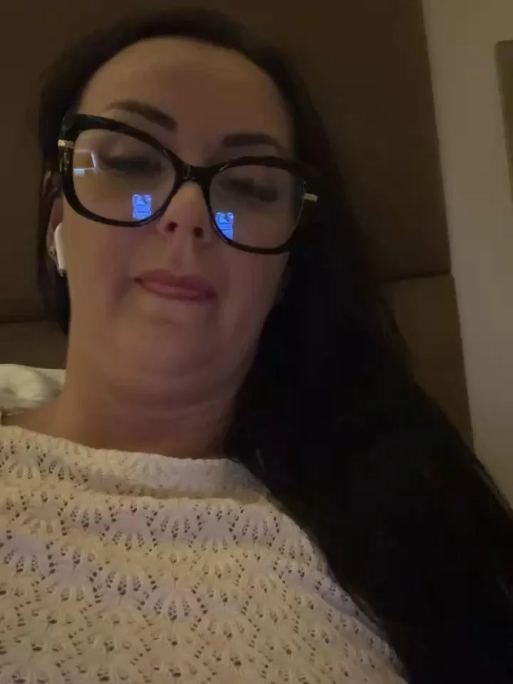 Young_hot_momStripchat Porn Cam 2024-06-18