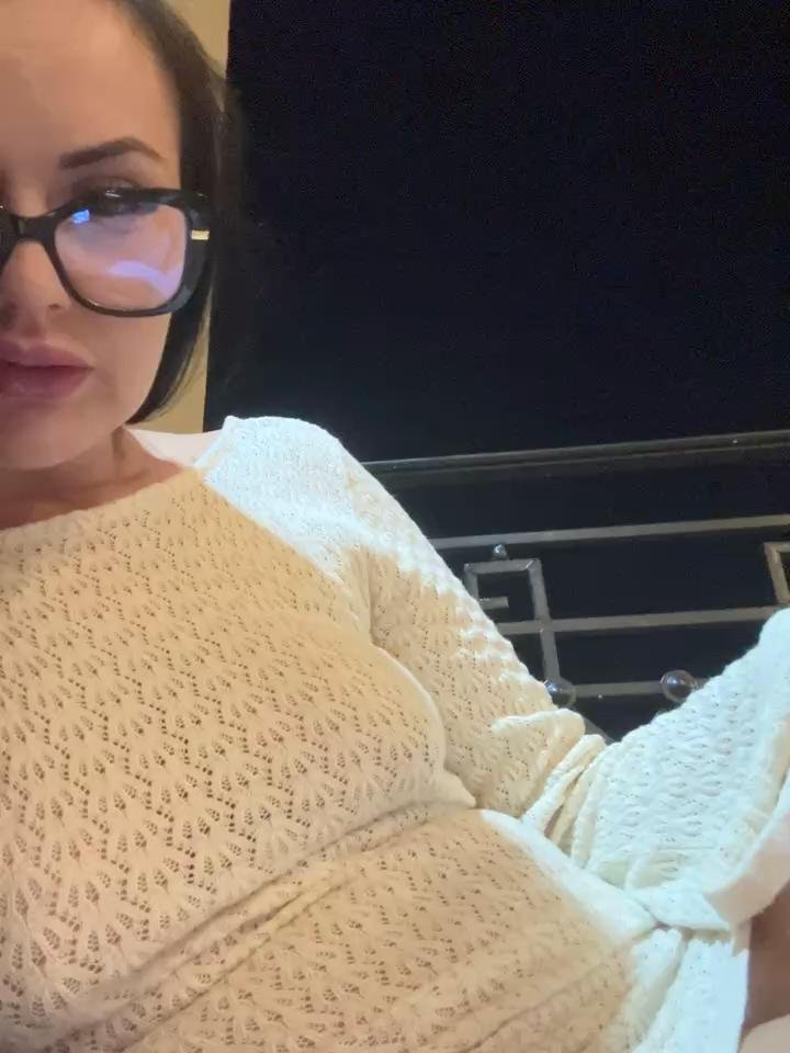 Young_hot_momStripchat Porn Cam 2024-06-18