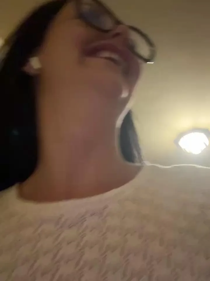 Young_hot_momStripchat Porn Cam 2024-06-18