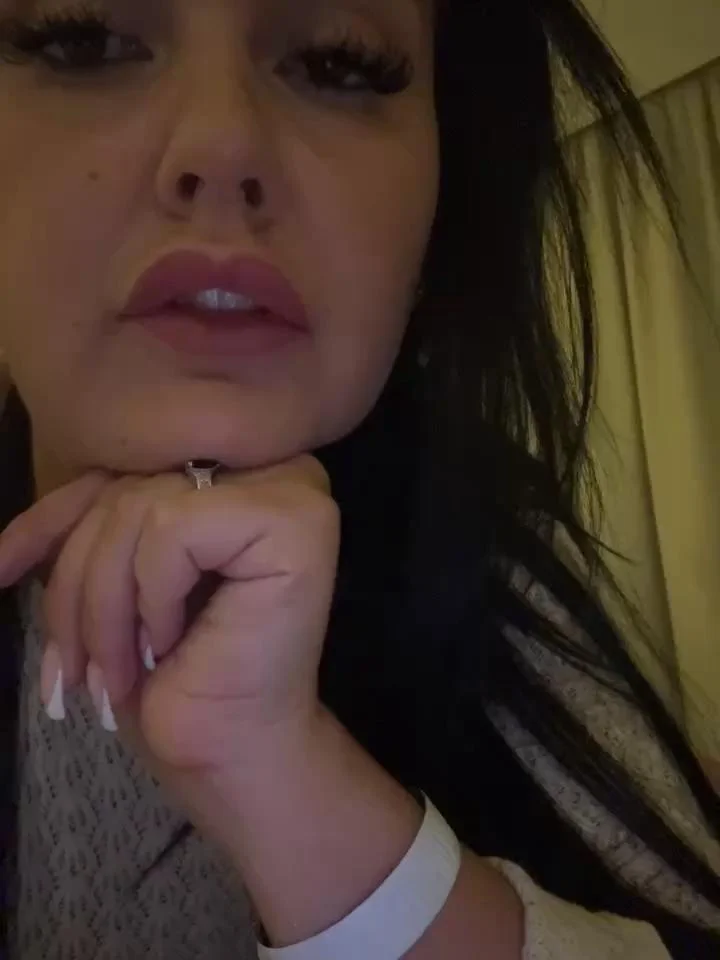 Young_hot_momStripchat Porn Cam 2024-06-18