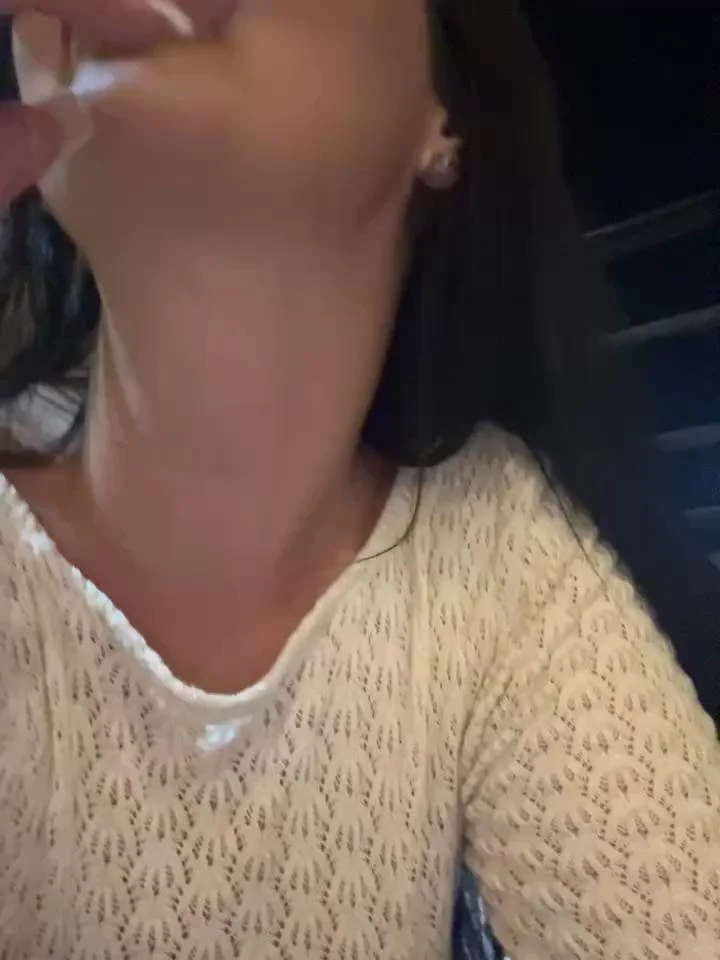 Young_hot_momStripchat Porn Cam 2024-06-18